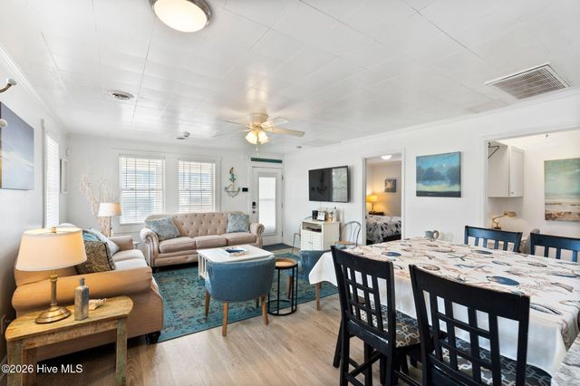 805 Carolina Beach Avenue N, Carolina Beach, NC 28428