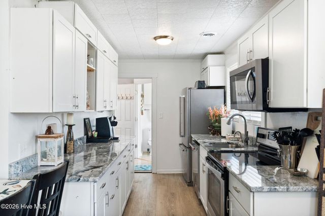 805 Carolina Beach Avenue N, Carolina Beach, NC 28428