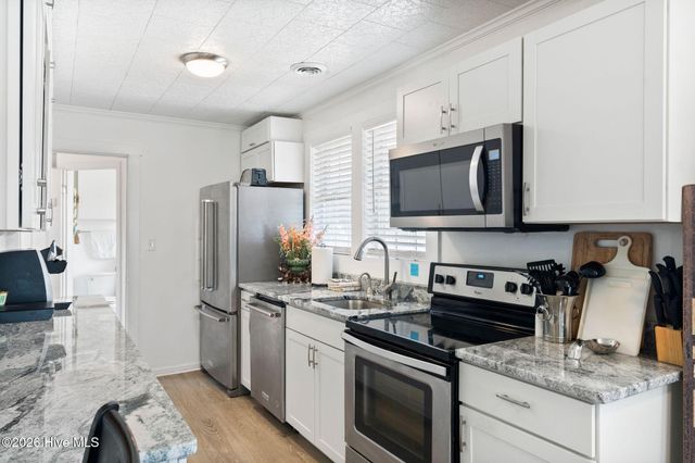 805 Carolina Beach Avenue N, Carolina Beach, NC 28428