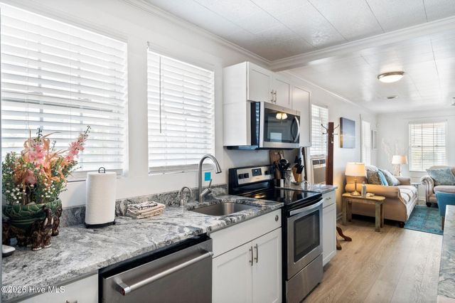 805 Carolina Beach Avenue N, Carolina Beach, NC 28428