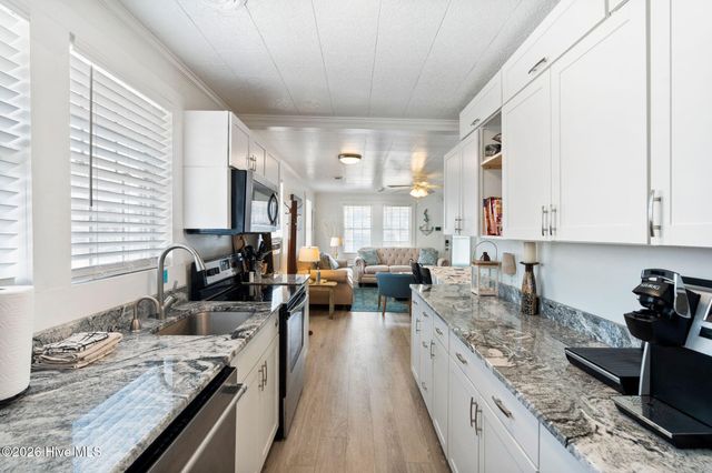 805 Carolina Beach Avenue N, Carolina Beach, NC 28428