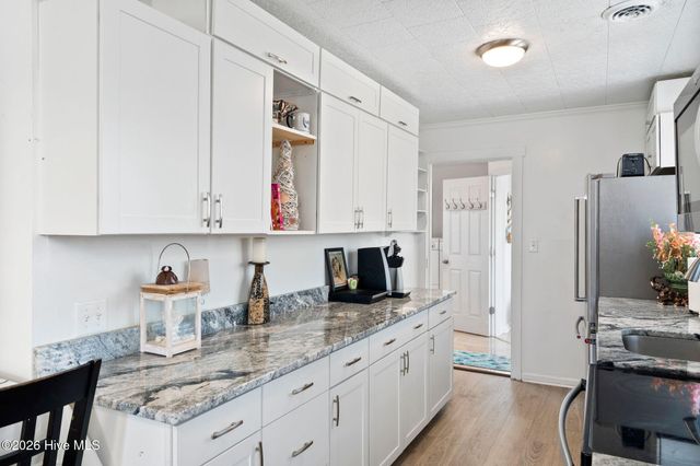 805 Carolina Beach Avenue N, Carolina Beach, NC 28428