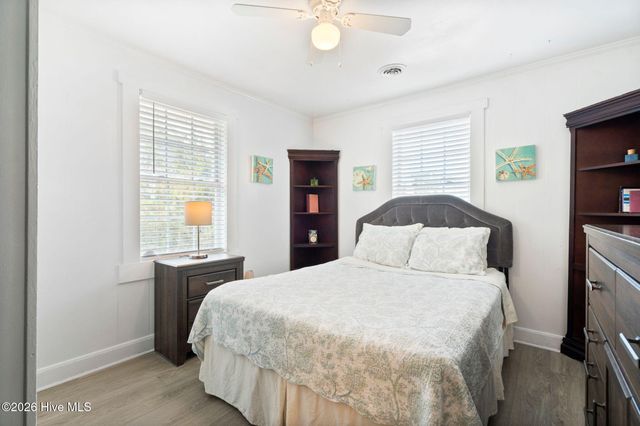 805 Carolina Beach Avenue N, Carolina Beach, NC 28428