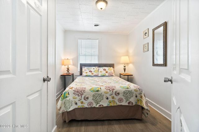805 Carolina Beach Avenue N, Carolina Beach, NC 28428