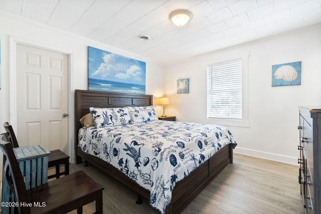 805 Carolina Beach Avenue N, Carolina Beach, NC 28428