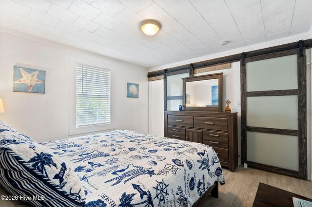 805 Carolina Beach Avenue N, Carolina Beach, NC 28428