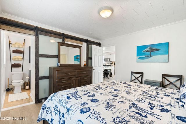 805 Carolina Beach Avenue N, Carolina Beach, NC 28428