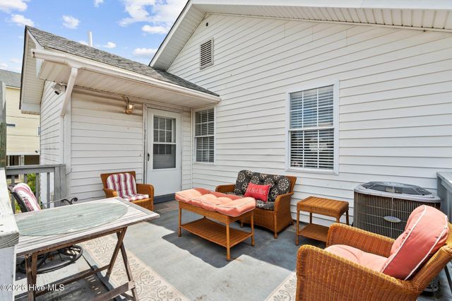 805 Carolina Beach Avenue N, Carolina Beach, NC 28428