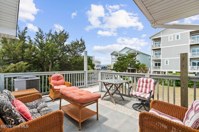 805 Carolina Beach Avenue N, Carolina Beach, NC 28428