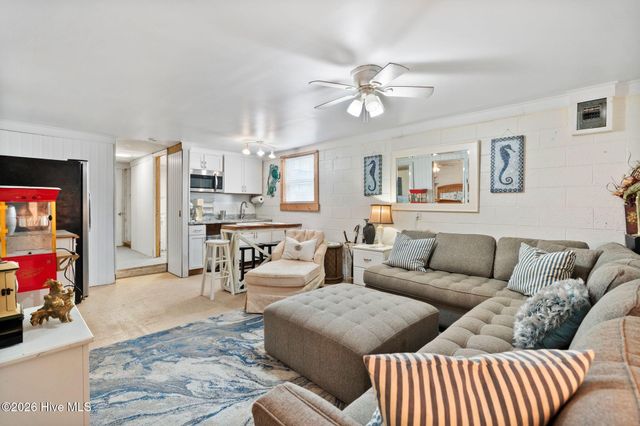 805 Carolina Beach Avenue N, Carolina Beach, NC 28428