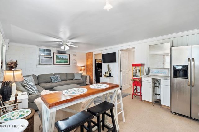 805 Carolina Beach Avenue N, Carolina Beach, NC 28428