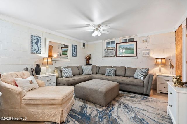 805 Carolina Beach Avenue N, Carolina Beach, NC 28428