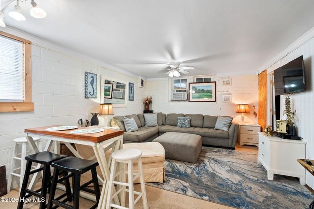 805 Carolina Beach Avenue N, Carolina Beach, NC 28428