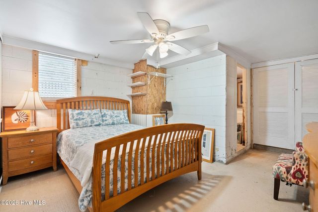 805 Carolina Beach Avenue N, Carolina Beach, NC 28428