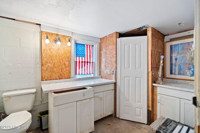 805 Carolina Beach Avenue N, Carolina Beach, NC 28428