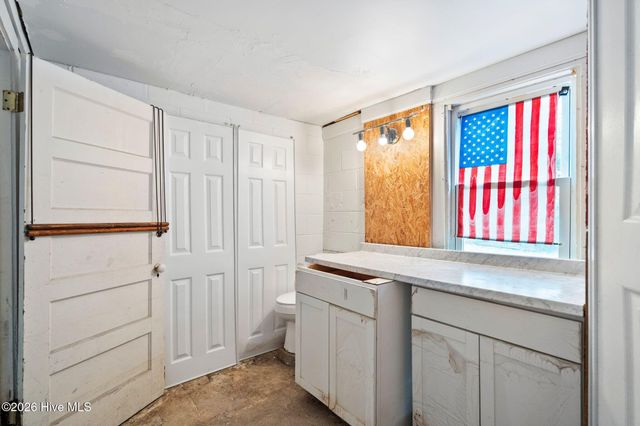 805 Carolina Beach Avenue N, Carolina Beach, NC 28428