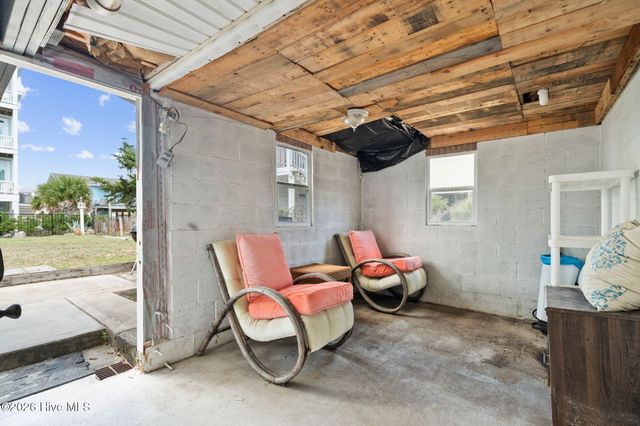 805 Carolina Beach Avenue N, Carolina Beach, NC 28428