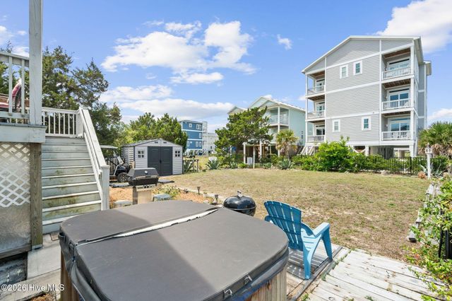805 Carolina Beach Avenue N, Carolina Beach, NC 28428