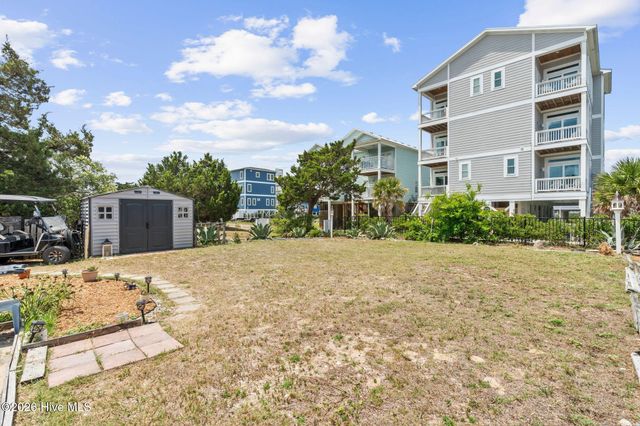 805 Carolina Beach Avenue N, Carolina Beach, NC 28428