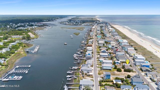 805 Carolina Beach Avenue N, Carolina Beach, NC 28428