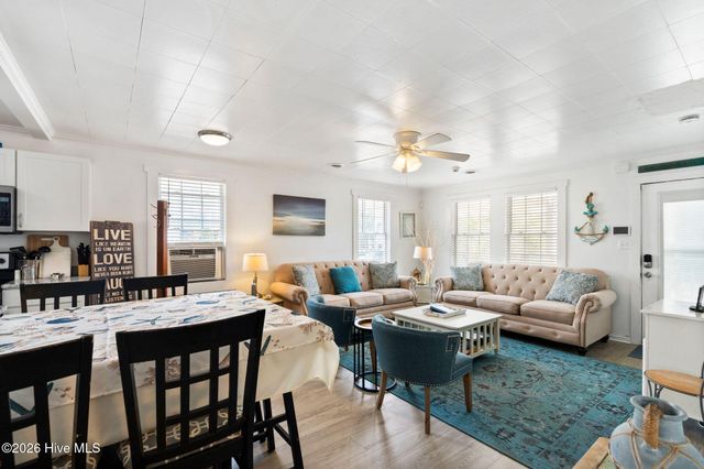 805 Carolina Beach Avenue N, Carolina Beach, NC 28428