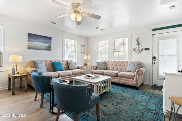 805 Carolina Beach Avenue N, Carolina Beach, NC 28428