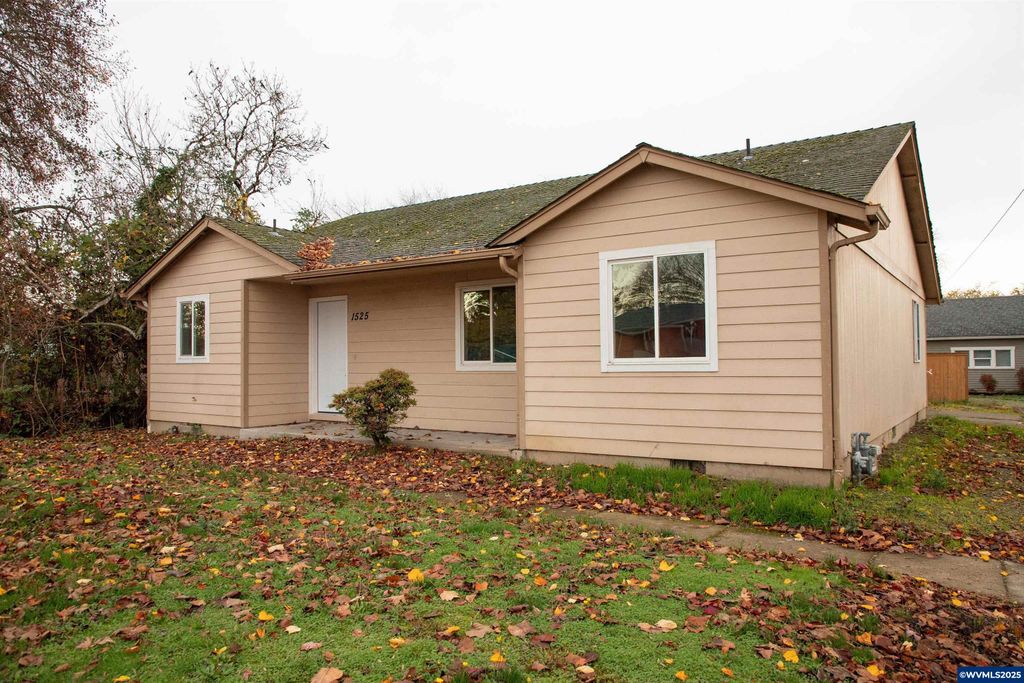 Image 1 of property listing at 1525 Park Av NE, Salem, OR 97301