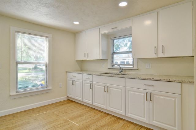 300 Meadow Park Drive, White Settlement, TX 76108