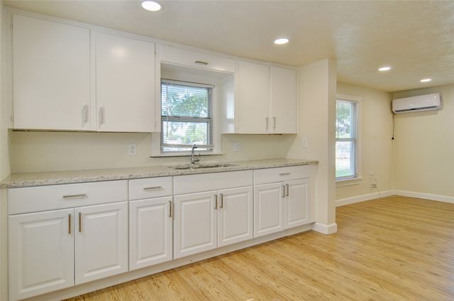 300 Meadow Park Drive, White Settlement, TX 76108