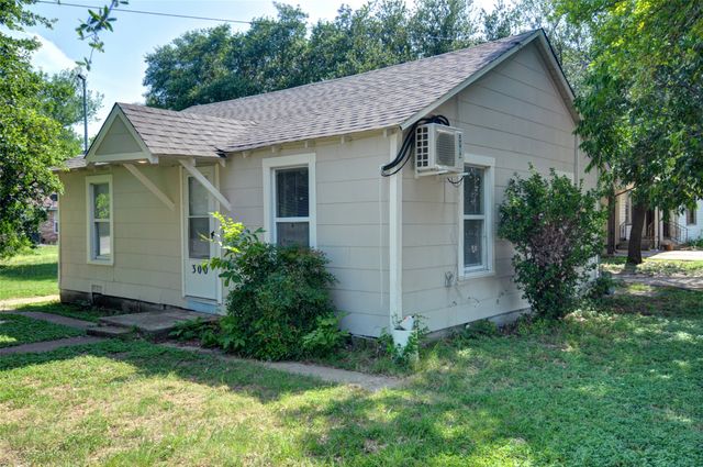 300 Meadow Park Drive, White Settlement, TX 76108
