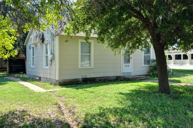 300 Meadow Park Drive, White Settlement, TX 76108