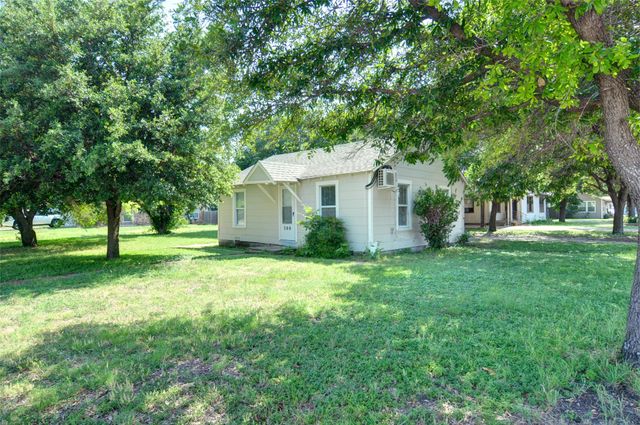 300 Meadow Park Drive, White Settlement, TX 76108