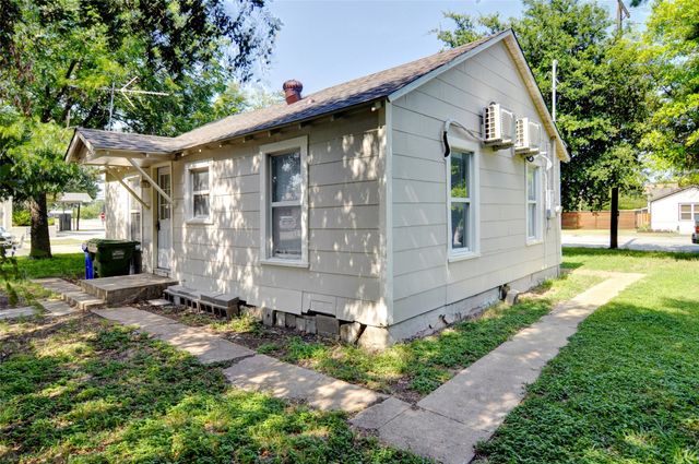 300 Meadow Park Drive, White Settlement, TX 76108