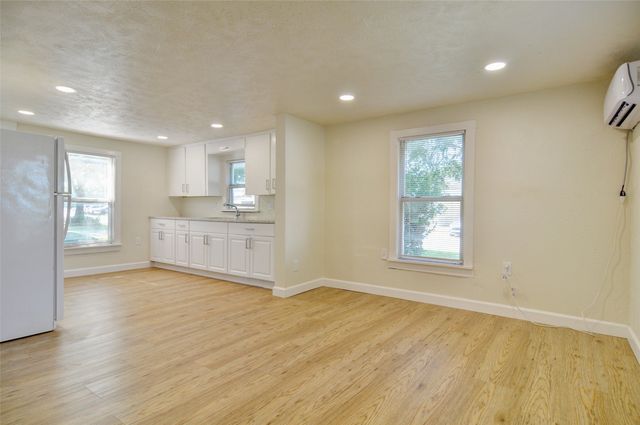 300 Meadow Park Drive, White Settlement, TX 76108