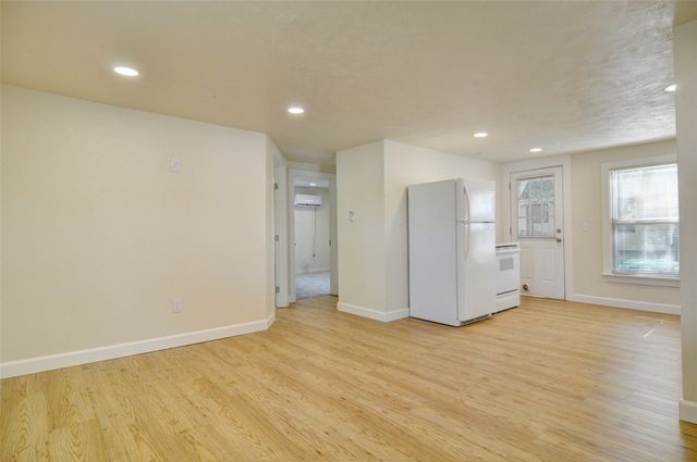 300 Meadow Park Drive, White Settlement, TX 76108