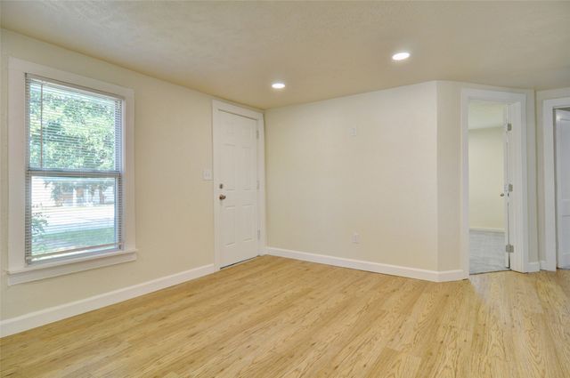 300 Meadow Park Drive, White Settlement, TX 76108