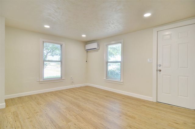 300 Meadow Park Drive, White Settlement, TX 76108