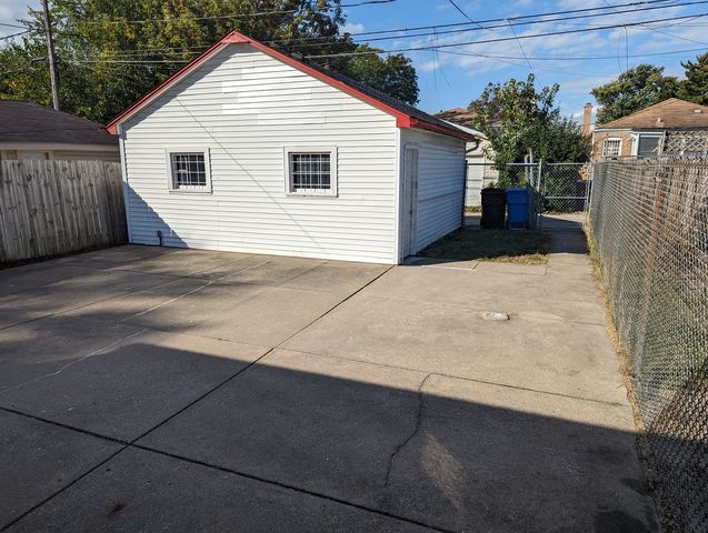 8936 S Ridgeland Avenue, Chicago, IL 60617