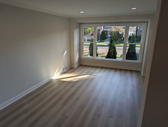 8936 S Ridgeland Avenue, Chicago, IL 60617