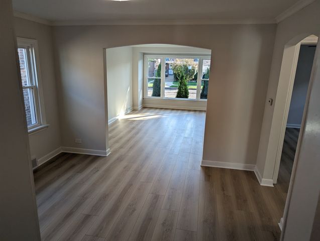 8936 S Ridgeland Avenue, Chicago, IL 60617