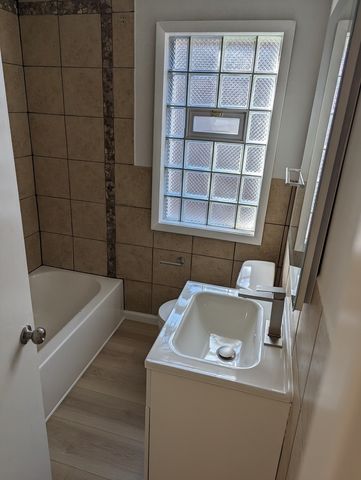 8936 S Ridgeland Avenue, Chicago, IL 60617