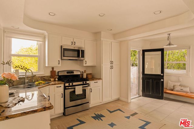 4954 Mammoth Avenue, Sherman Oaks, CA 91423