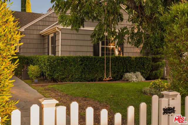 4954 Mammoth Avenue, Sherman Oaks, CA 91423