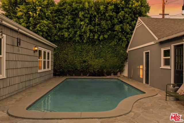 4954 Mammoth Avenue, Sherman Oaks, CA 91423
