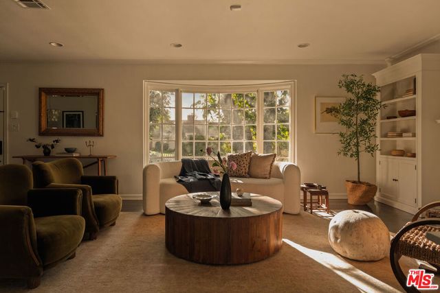 4954 Mammoth Avenue, Sherman Oaks, CA 91423