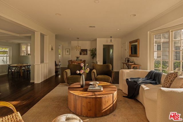 4954 Mammoth Avenue, Sherman Oaks, CA 91423