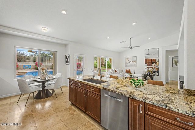 875 W BEECHNUT Drive, Chandler, AZ 85248