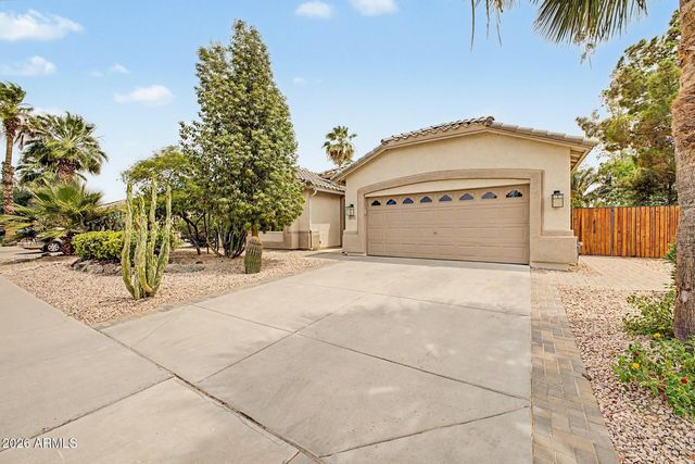 875 W BEECHNUT Drive, Chandler, AZ 85248