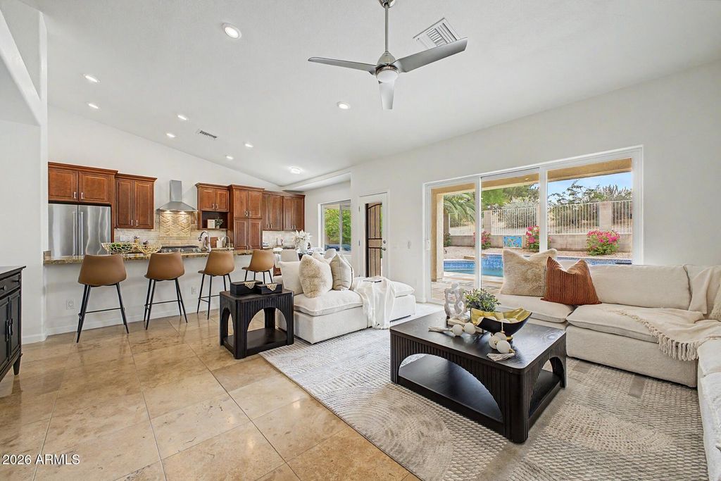 875 W BEECHNUT Drive, Chandler, AZ 85248