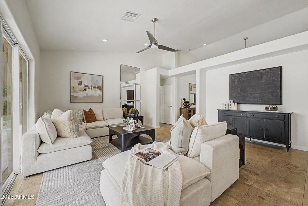 Image 12 of property listing at 875 W BEECHNUT Drive, Chandler, AZ 85248